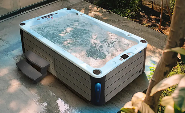 Deck Series Lincoln Park hot tubs for sale